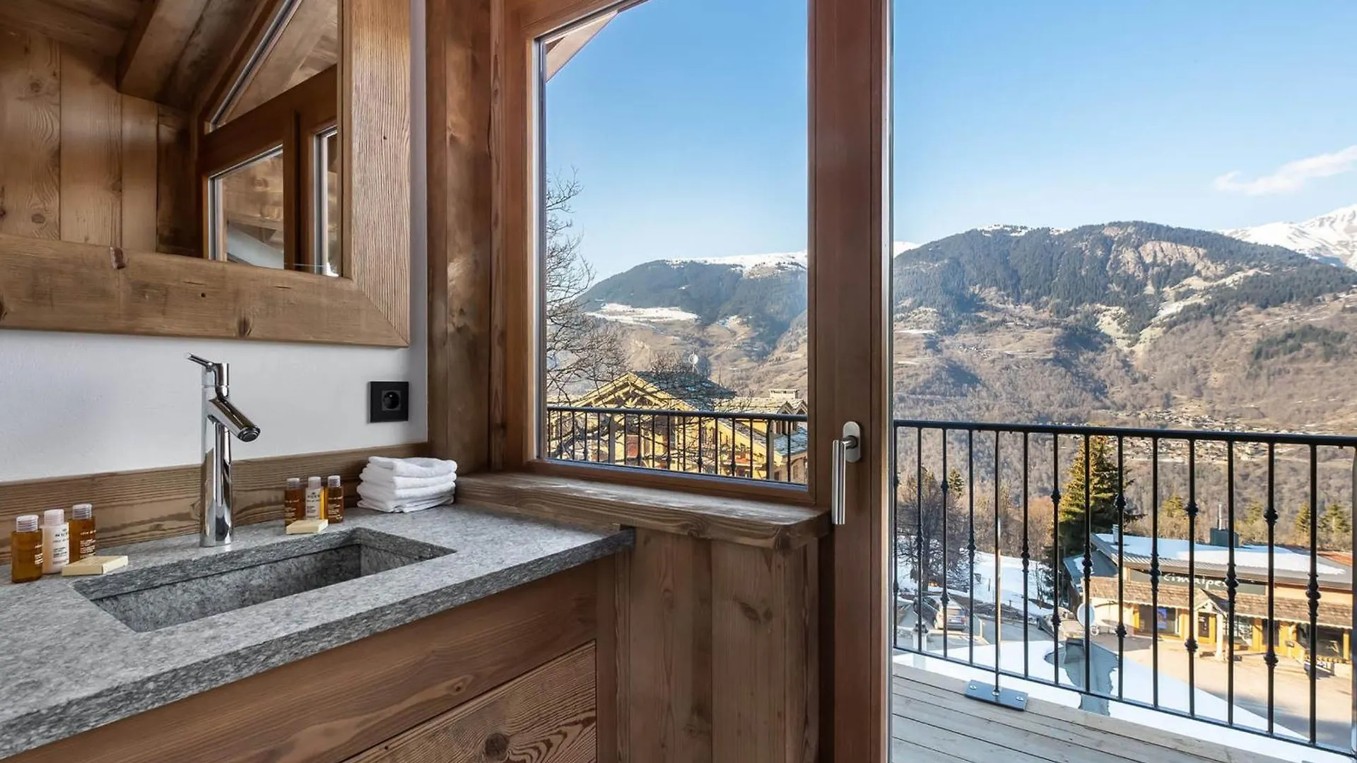 アパート Spacieux Appartement De Luxe A Courchevel, Proche Pistes Et Commerces, Parking Inclus - Fr-1-568-7